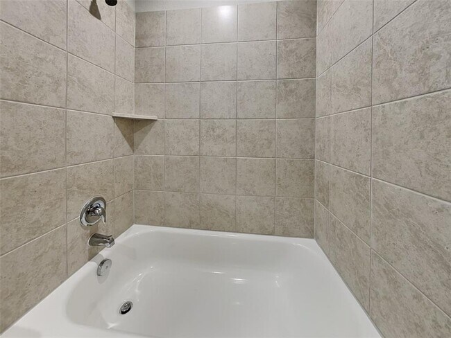 Building Photo - 5208 Saddle Clb Dr