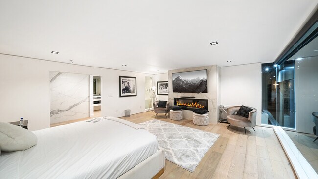 Building Photo - 1623 Viewmont Dr