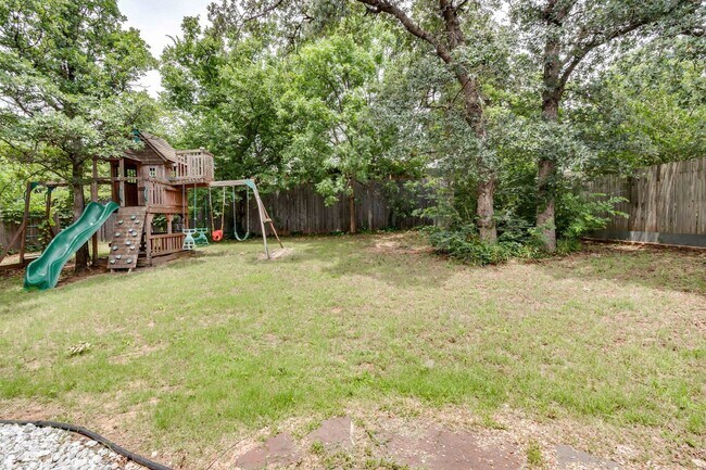 Building Photo - Spacious Retreat with a Park-Like Backyard