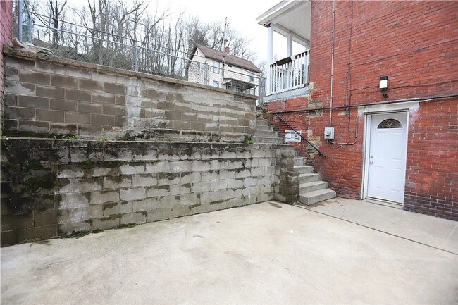 Building Photo - 305 Chestnut St