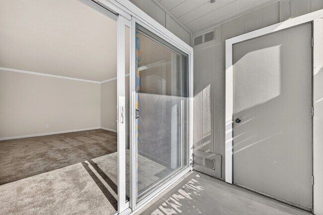 Building Photo - Updated Walnut Creek Condo | 2 Bed • Pool • In-Unit Laundry • Near BART