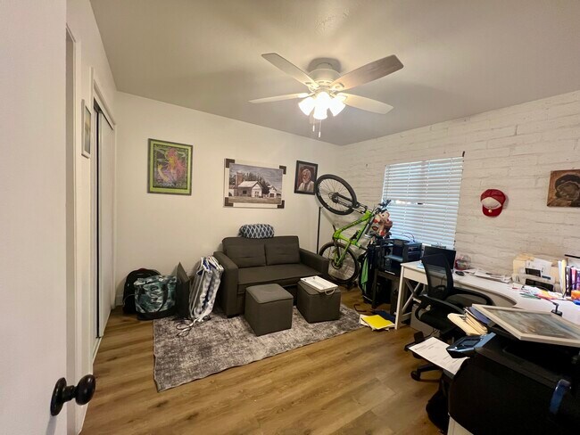 Building Photo - 3046 N 32nd St