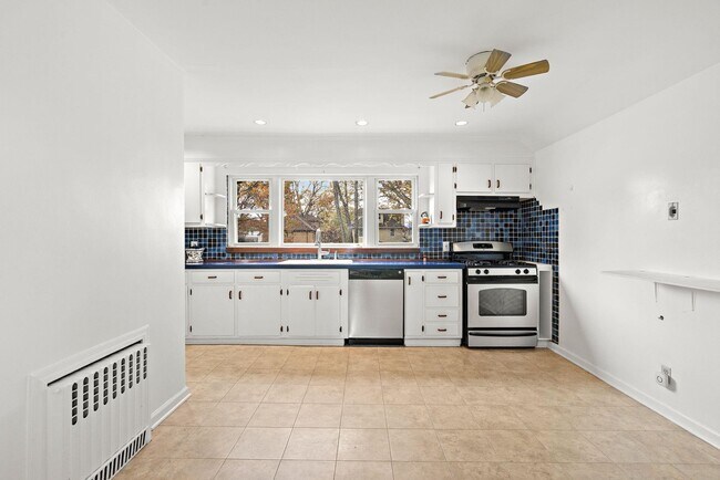 Building Photo - 97 Riverview Ave