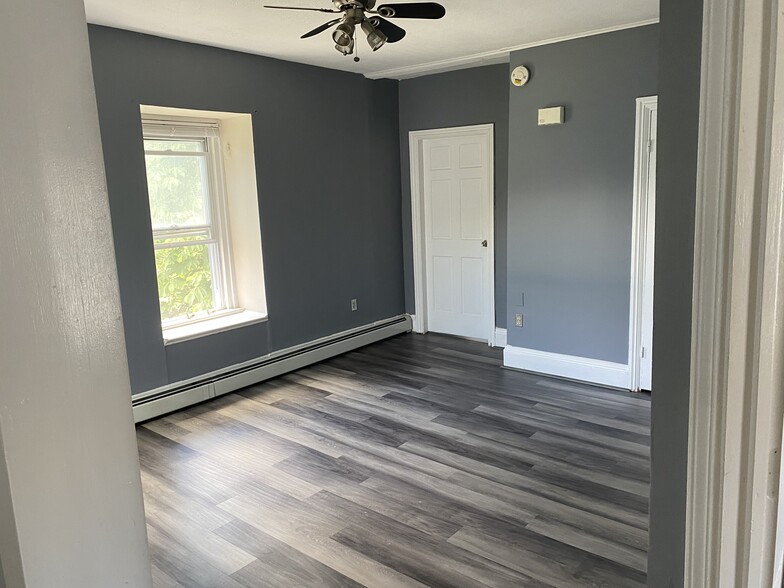 Living room - 65 Fern St