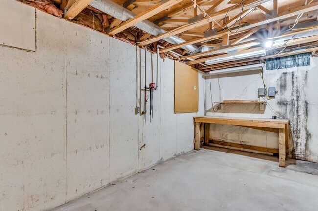 Building Photo - Completely renovated 4 bedroom, 3 bathroom...