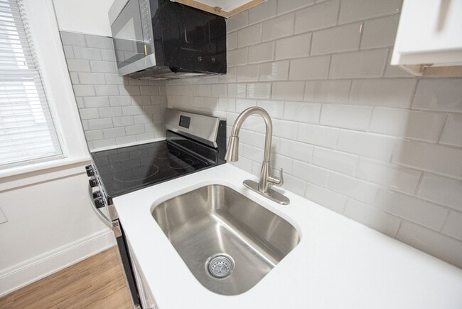 Building Photo - 1310 Webb Rd