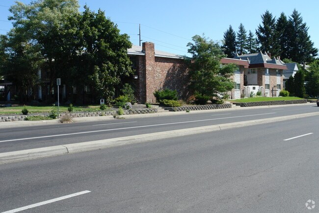 Building Photo - 917-923 E Indiana Ave