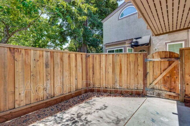 Building Photo - 2091 San Luis Ave