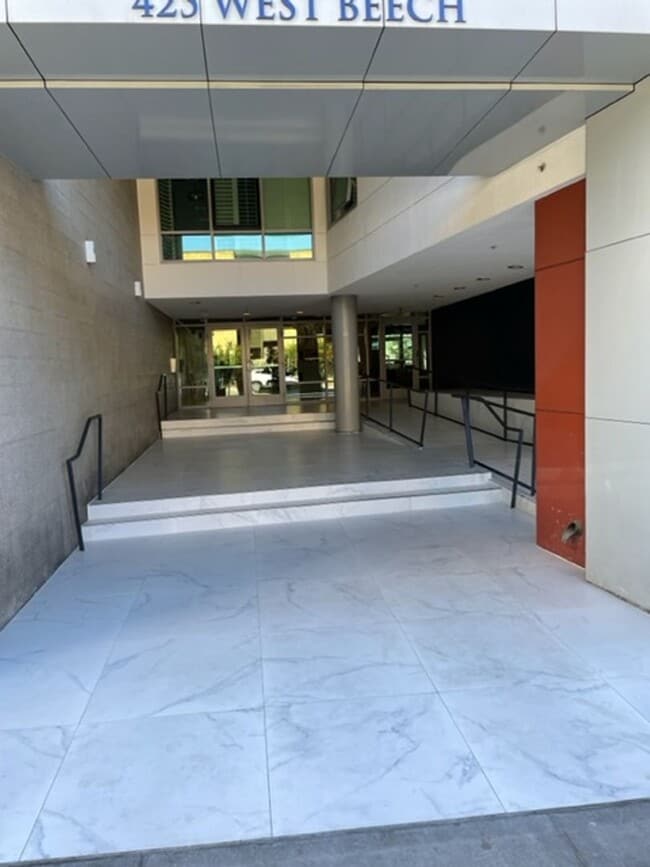 Building Photo - Little Italy Updated Townhome Style 2Bed 2...