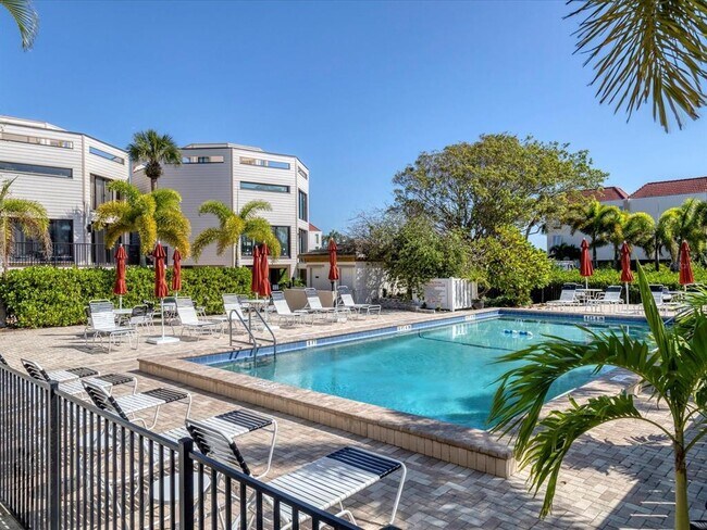 Building Photo - 3607 E Bay Dr