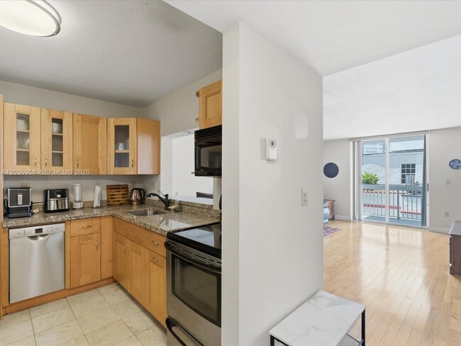 Building Photo - 3588 Collins Ave
