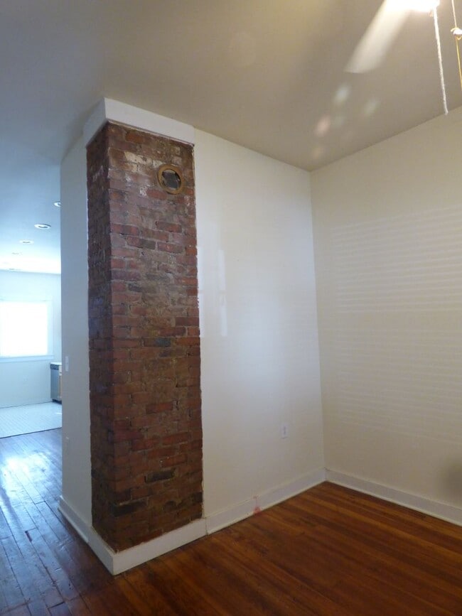 Building Photo - Vintage, Renovated SF House! High Ceilings, HW Floors, Covered Porch, Off-Street Parking!