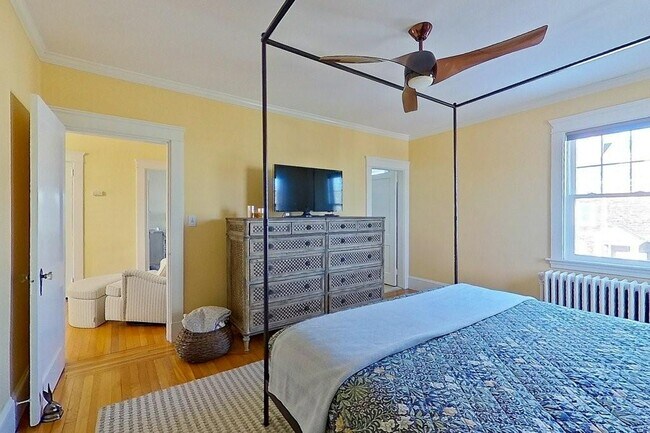 Building Photo - 27 Cranston Ave