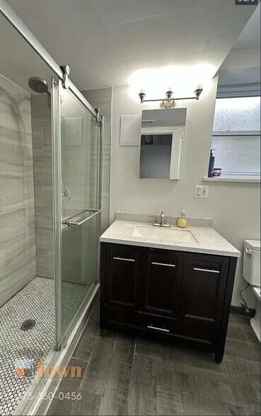 Building Photo - 5346 N Francisco Ave