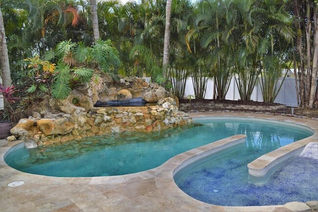 Primary Photo - 2226 Siesta Dr