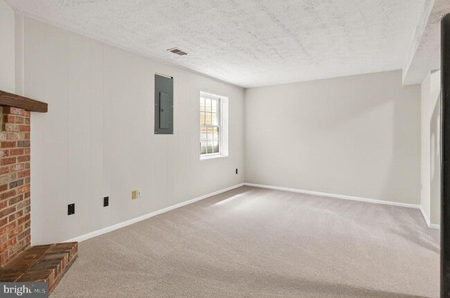 Building Photo - 337 Gundry Dr