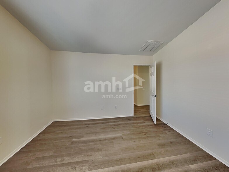 Building Photo - 1281 W Molinetto Dr