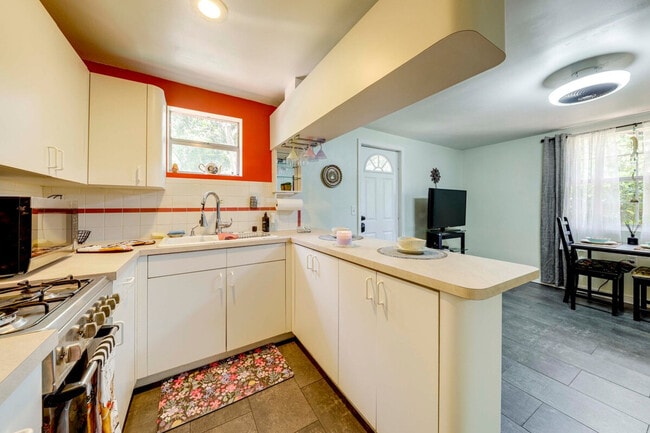 Building Photo - 1760 NE 144th St