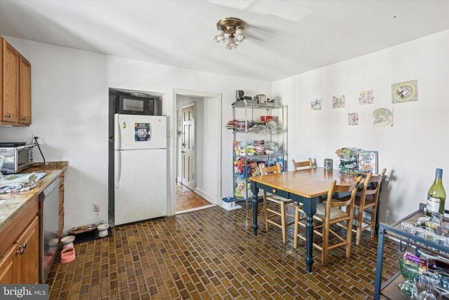 Building Photo - 418 N 32nd St