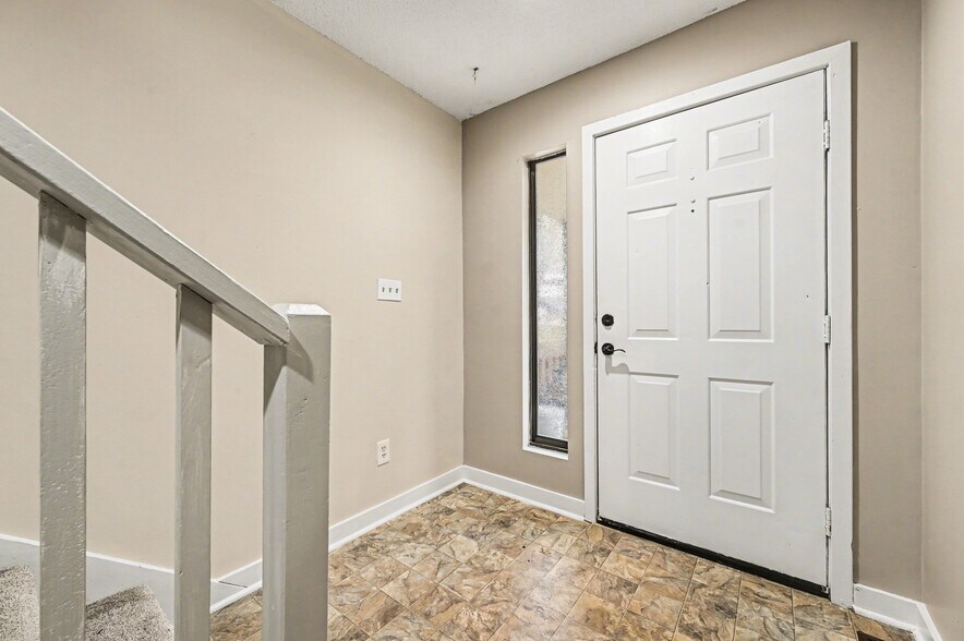 Building Photo - 304 Cedarwood Ln