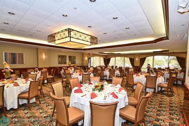 Building Photo - 6715 Via Regina