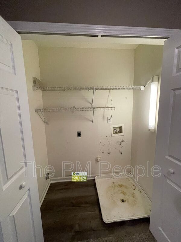 Building Photo - 201 Fairview Lake Way