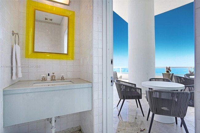 Building Photo - 4401 Collins Ave