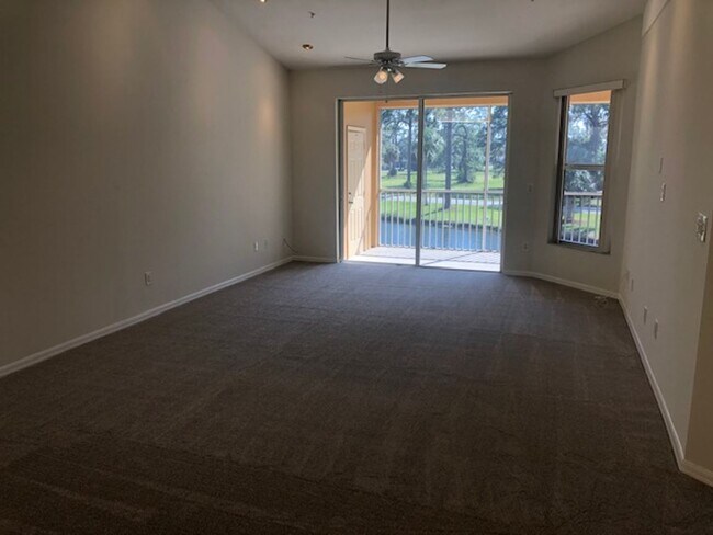 Building Photo - 15250 Riverbend Blvd