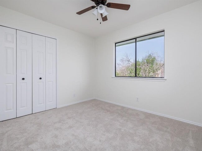 Building Photo - 1805 White Oak Cove