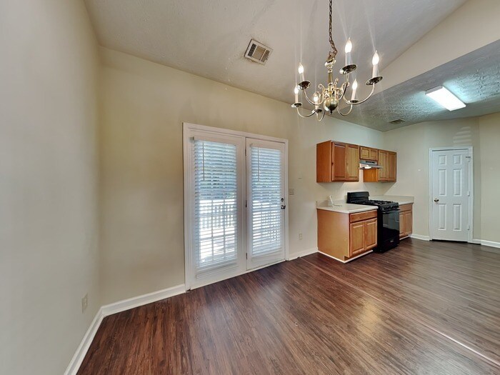 Building Photo - 320 Lake Royale Pl