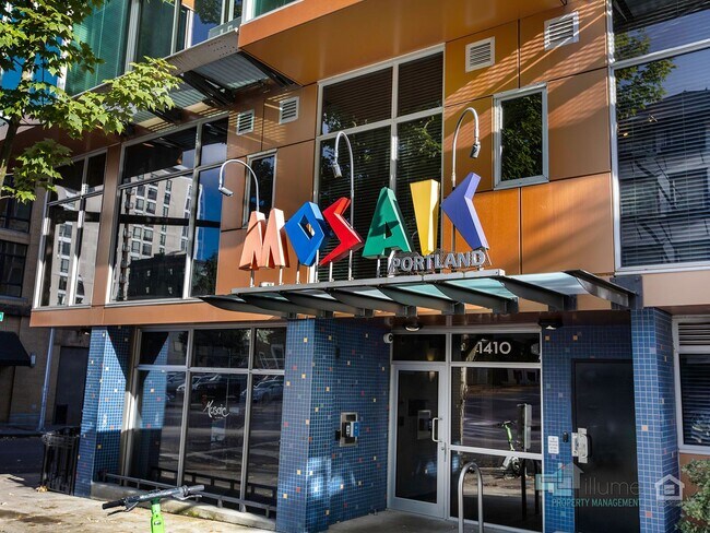 Building Photo - Stylish Urban Studio in the Heart of Downt...