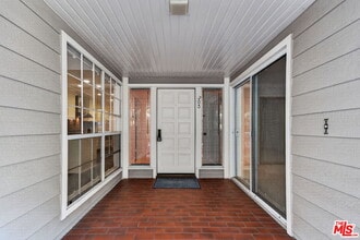 Building Photo - 4346 Redwood Ave