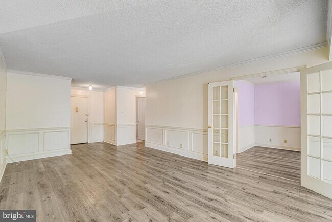 Building Photo - 205 Yoakum Pkwy