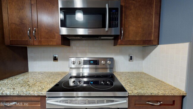 Building Photo - 7990 Baymeadows Cir E