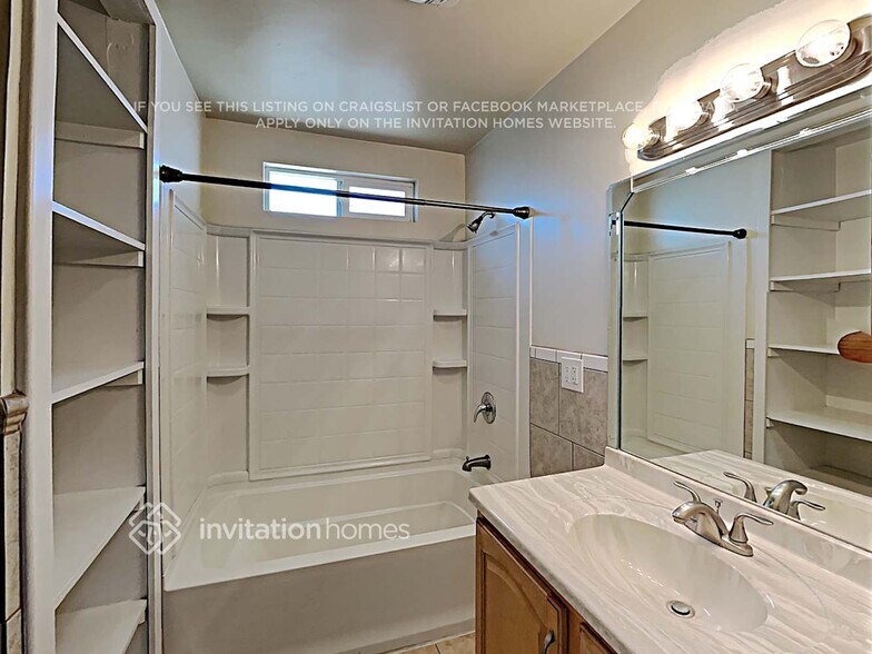 Building Photo - 8451 Murietta Ave