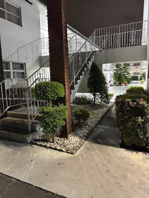 Building Photo - 2826 Van Buren St