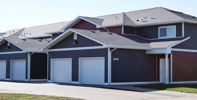 Building Photo - Brookings Prairie View Townhomes