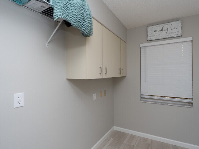 Building Photo - Turkey Furnished 3 Bed Pool Home in Venice