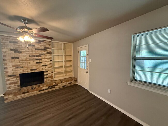 Building Photo - 3 Bed | 2 Bath | 2-Car Garage + Carport – ...