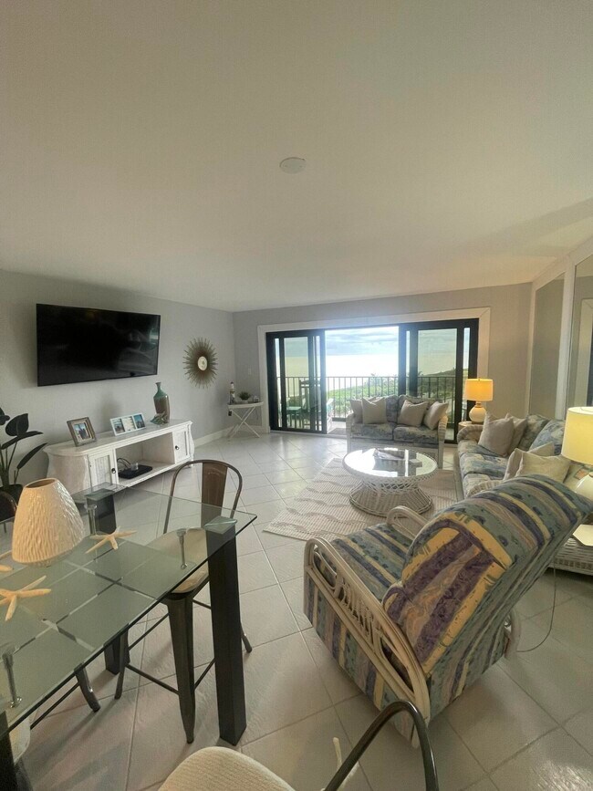 Building Photo - 801 S Ocean Dr