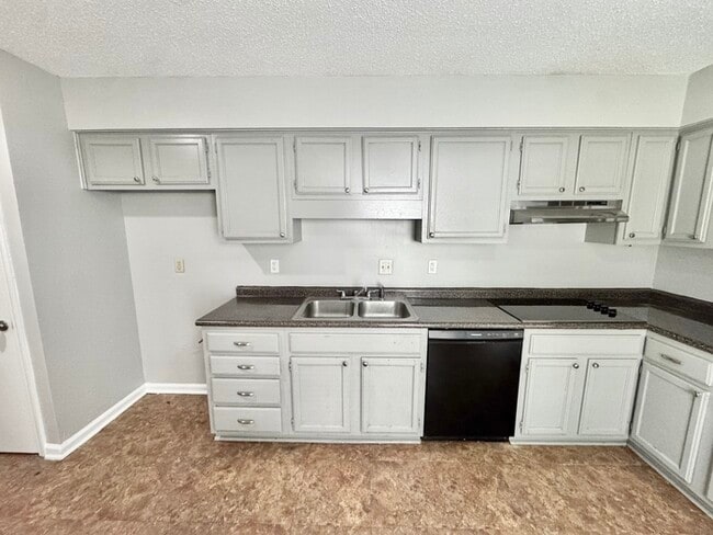 Building Photo - 6184 Holly Park Dr