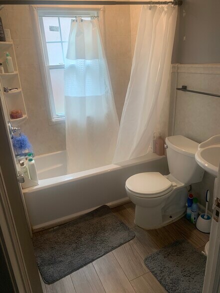 Building Photo - 360 Tuxedo Ave