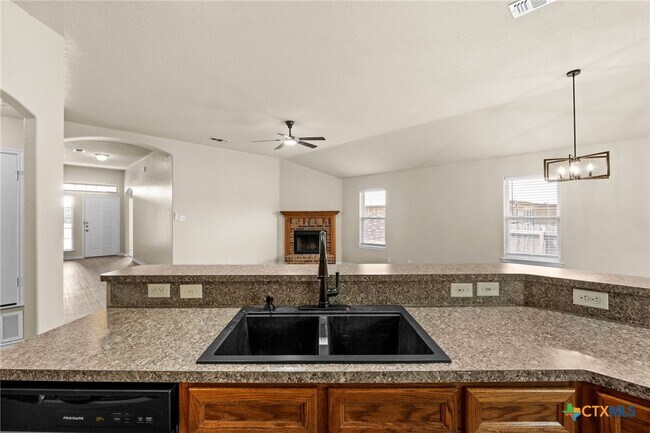 Building Photo - 2707 Montague County Dr