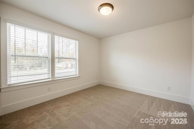 Building Photo - 1233 Eastway Dr