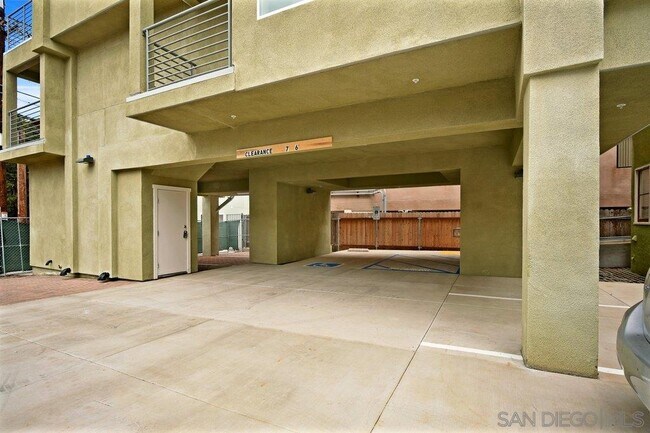 Building Photo - 3580 4th Ave