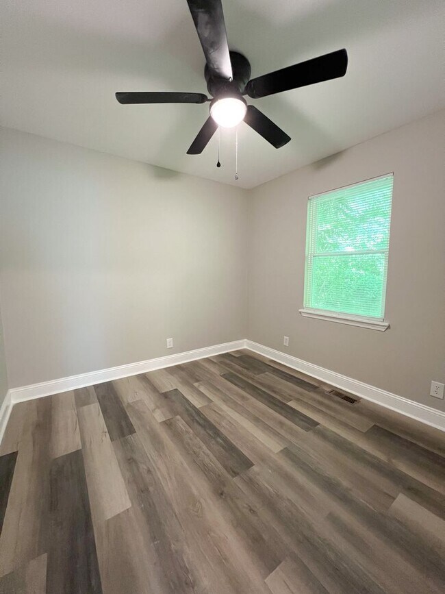 Building Photo - Move-In Specials Available! Completely Rem...