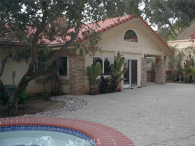 Building Photo - 2124 Glen Ivy Dr