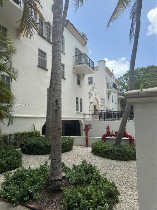 Building Photo - 323 Navarre Ave