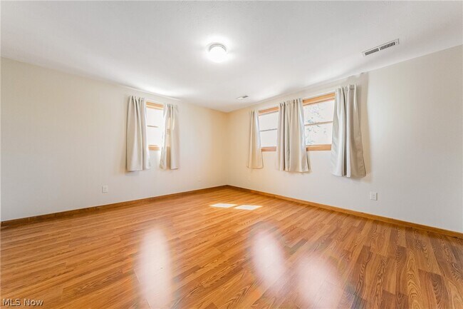 Building Photo - 8122 Brookside Dr