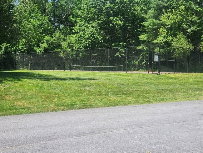 Building Photo - 176 Maple Ave